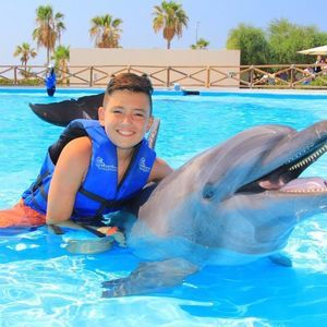 Meet your Posher, Gloria